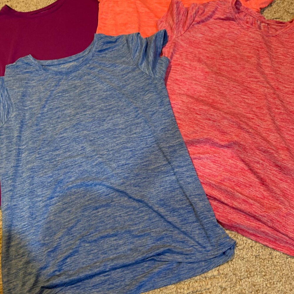 4 Amazon Essentials T-Shirts - Large - Picture 5 of 5